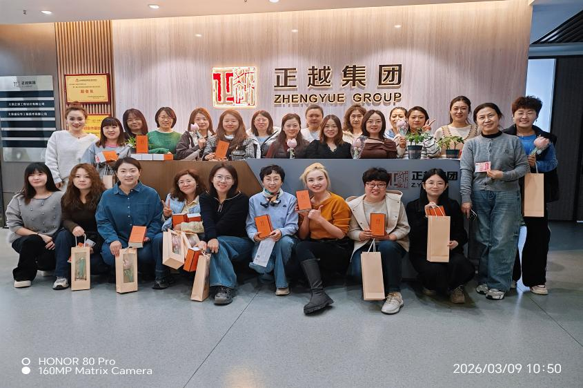 芳華悅己，逐光而行